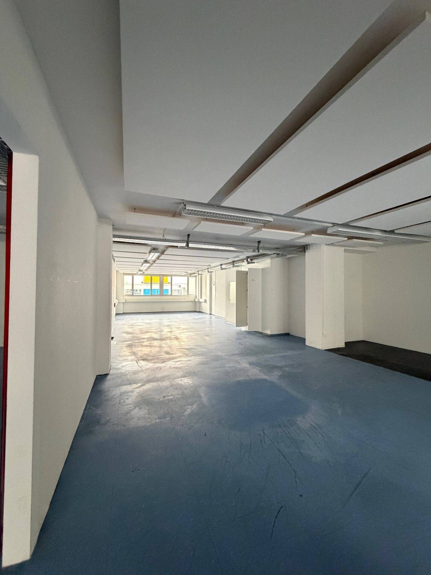 Ihr neuer Firmenstandort; 597 m2 Büro- und Dienstleistungsräume im Erdgeschoss mit direktem Zugang über Rampe