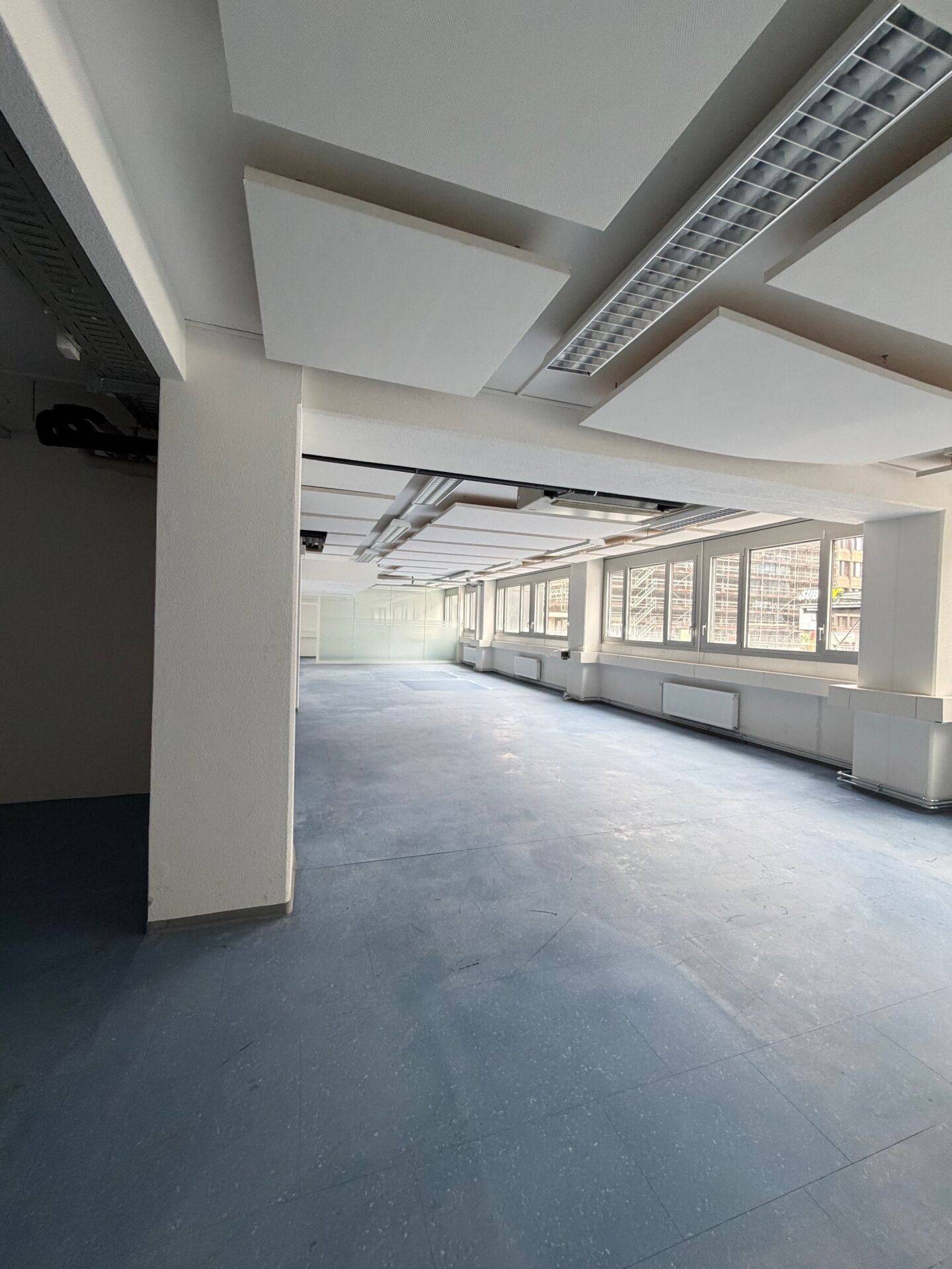 Ihr neuer Firmenstandort; 597 m2 Büro- und Dienstleistungsräume im Erdgeschoss mit direktem Zugang über Rampe