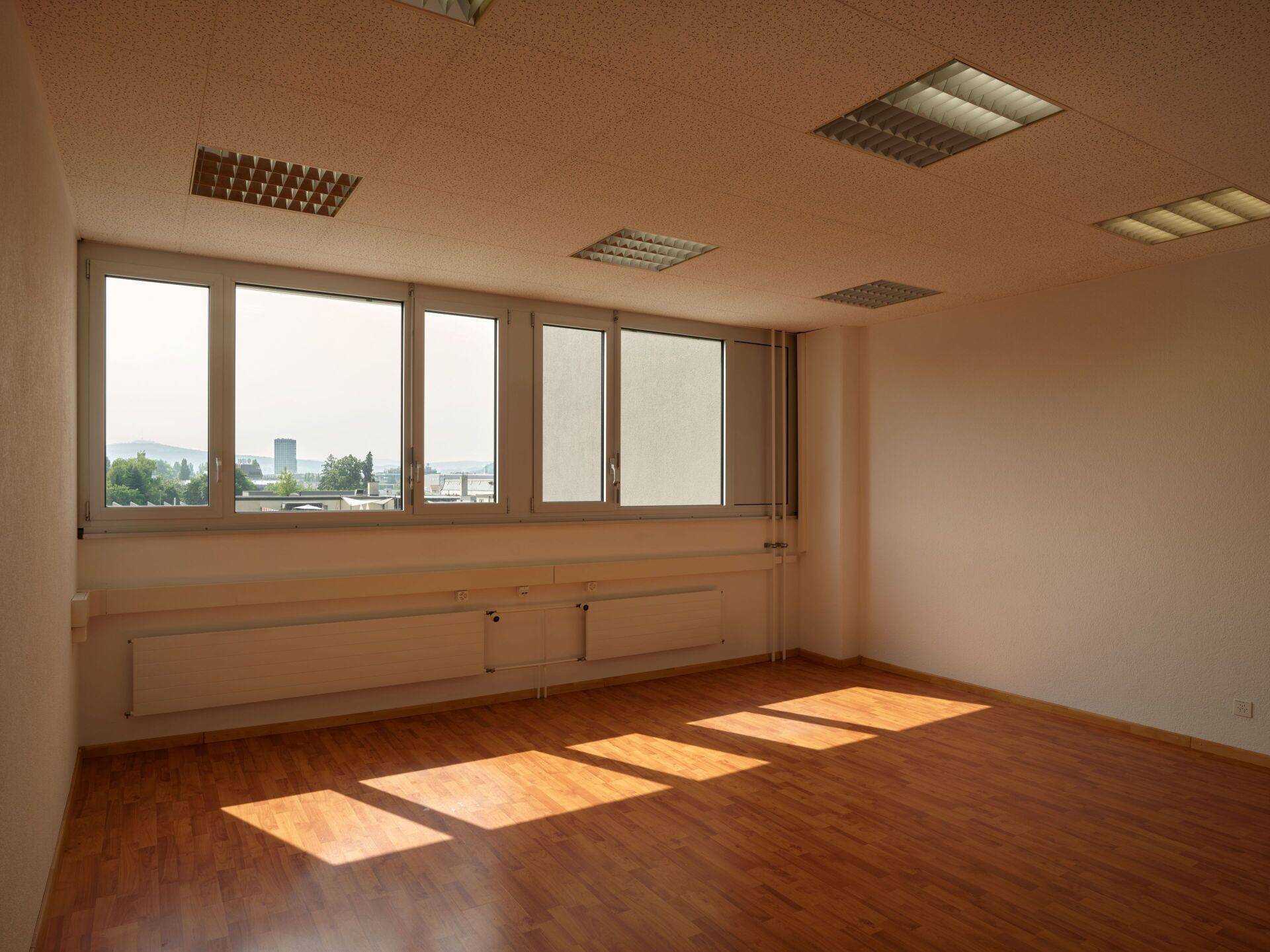Ihr neuer Firmenstandort; 450 - 1'850 m2 Büro- und Dienstleistungsräume zu vermieten (Fr. 120.00 m2)